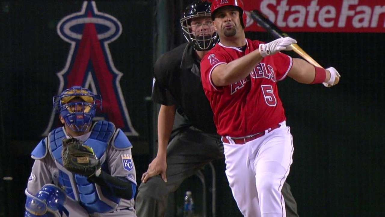 Pujols llegó a 565 jonrones y Angelinos vencieron a Reales
