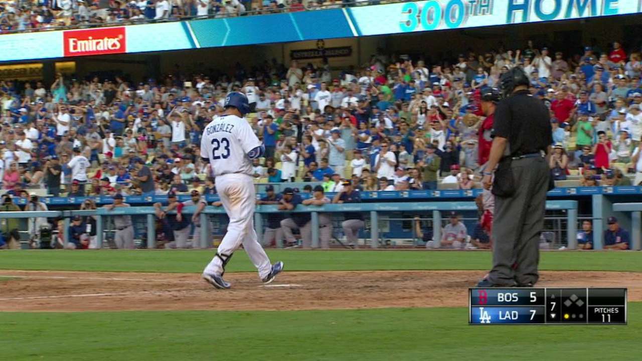 Adrián llega a 300 jonrones y L.A. le saca serie a Boston
