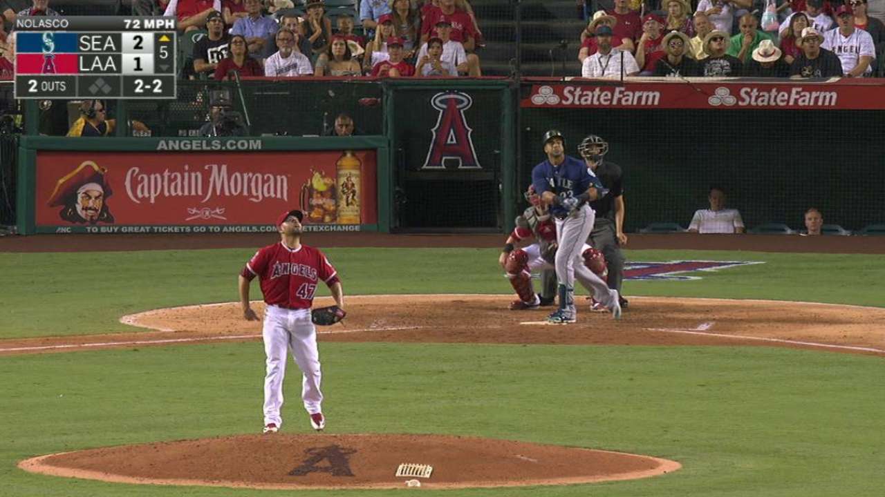 Felix fans eight as Mariners edge Angels