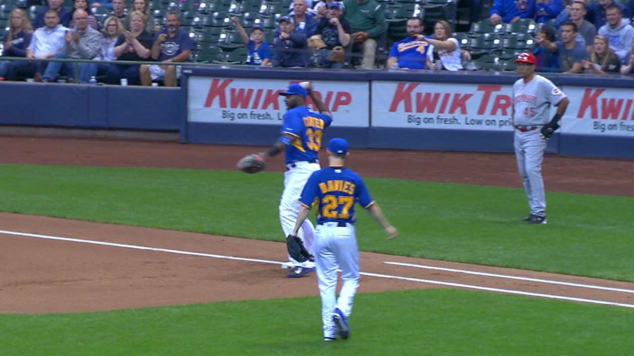 Carter starts Brewers' second triple play of '16
