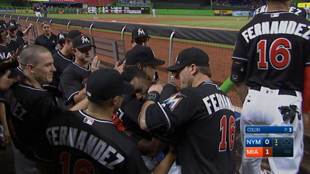 Con José en mente, Marlins sacan el triunfo en casa ante los Mets