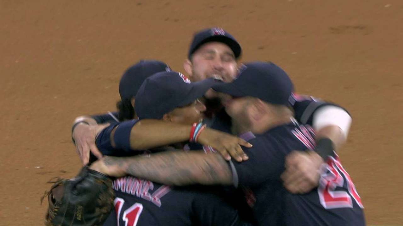 Indians win AL Central for 1st time since '07