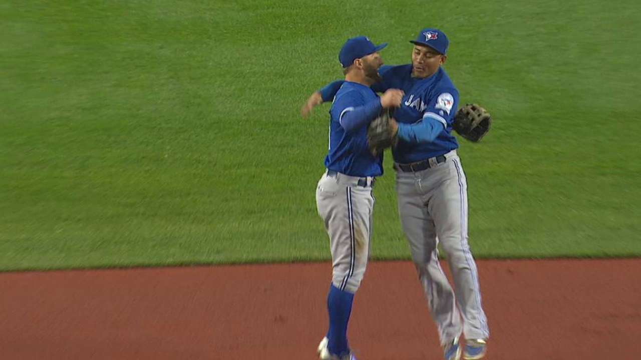 Blue Jays edge Sox to earn top AL Wild Card