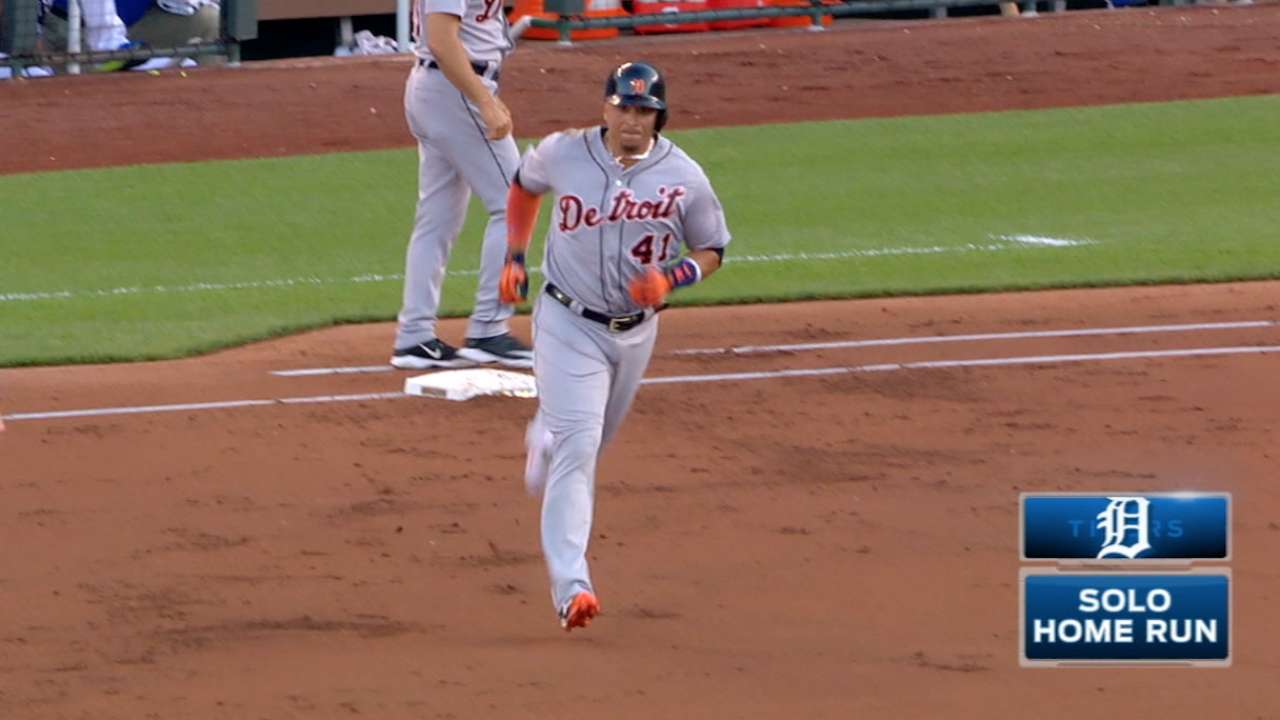 Víctor Martínez aporta tres jonrones en triunfo de Tigres sobre Reales