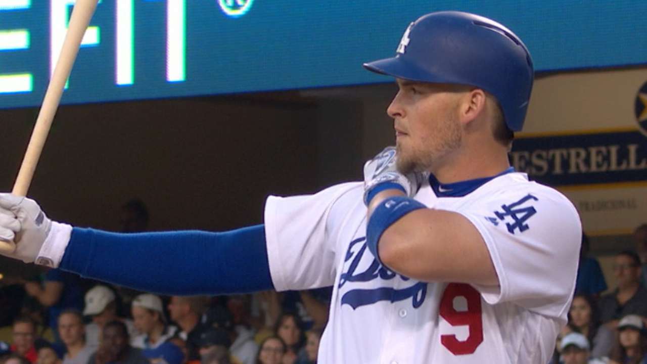 Grandal's 3 HRs lead LA past SD in slugfest