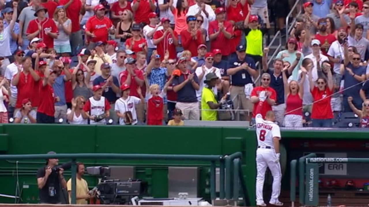Nats trade Espinosa to Angels for pitching prospects