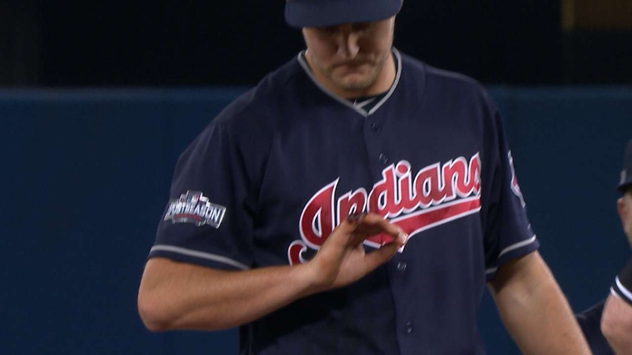 Bauer's bloody pinkie forces exit in Game 3