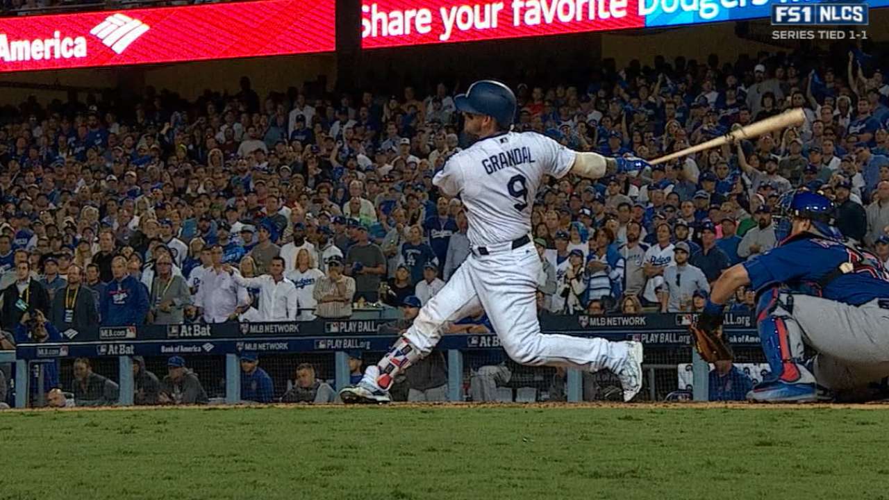 Dodgers vuelven a blanquear a Cachorros y aventajan la SCLN 2-1