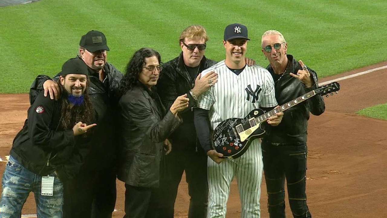 Twisted Sister gives Teixeira rockin' parting gift