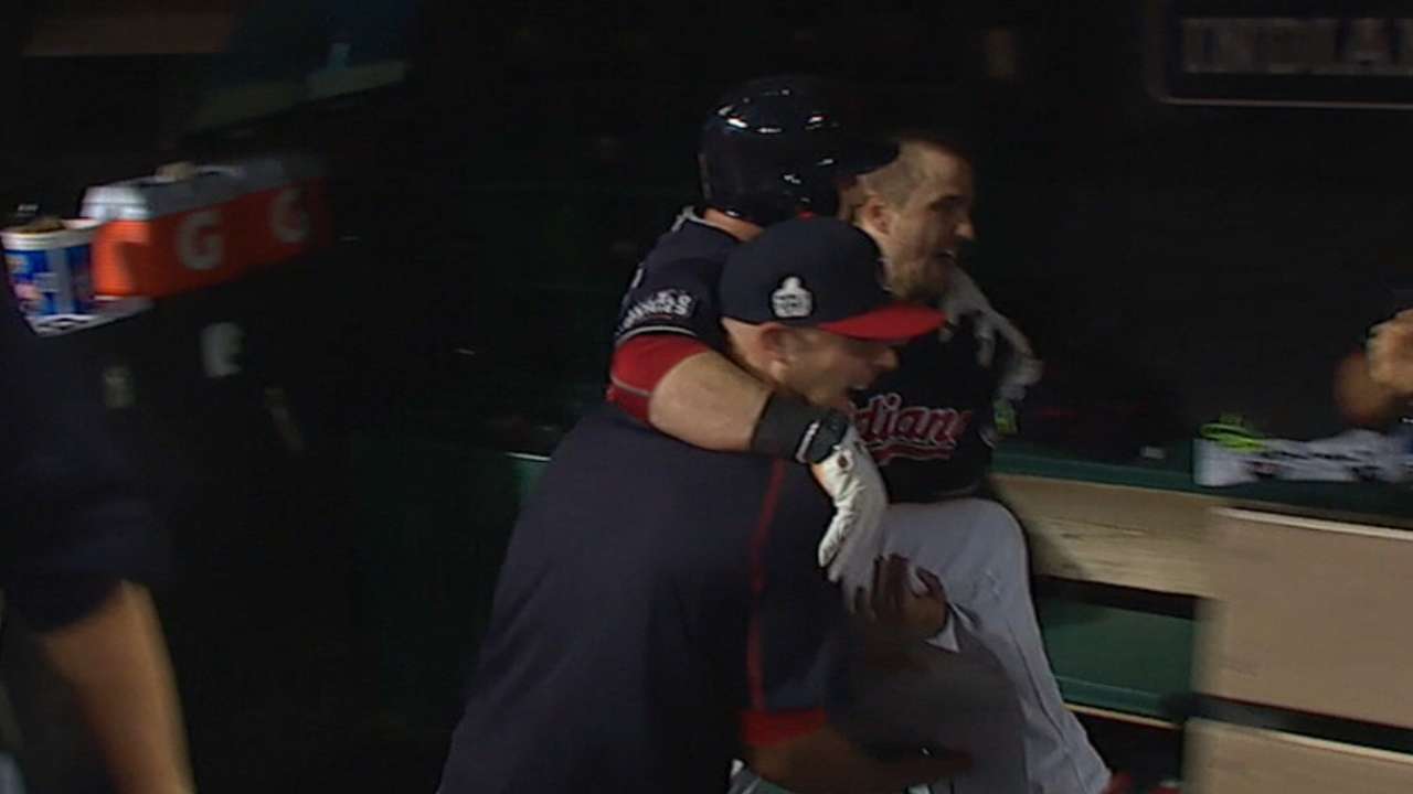Indios caen ante Cachorros y alargan la Serie Mundial a un 7mo juego