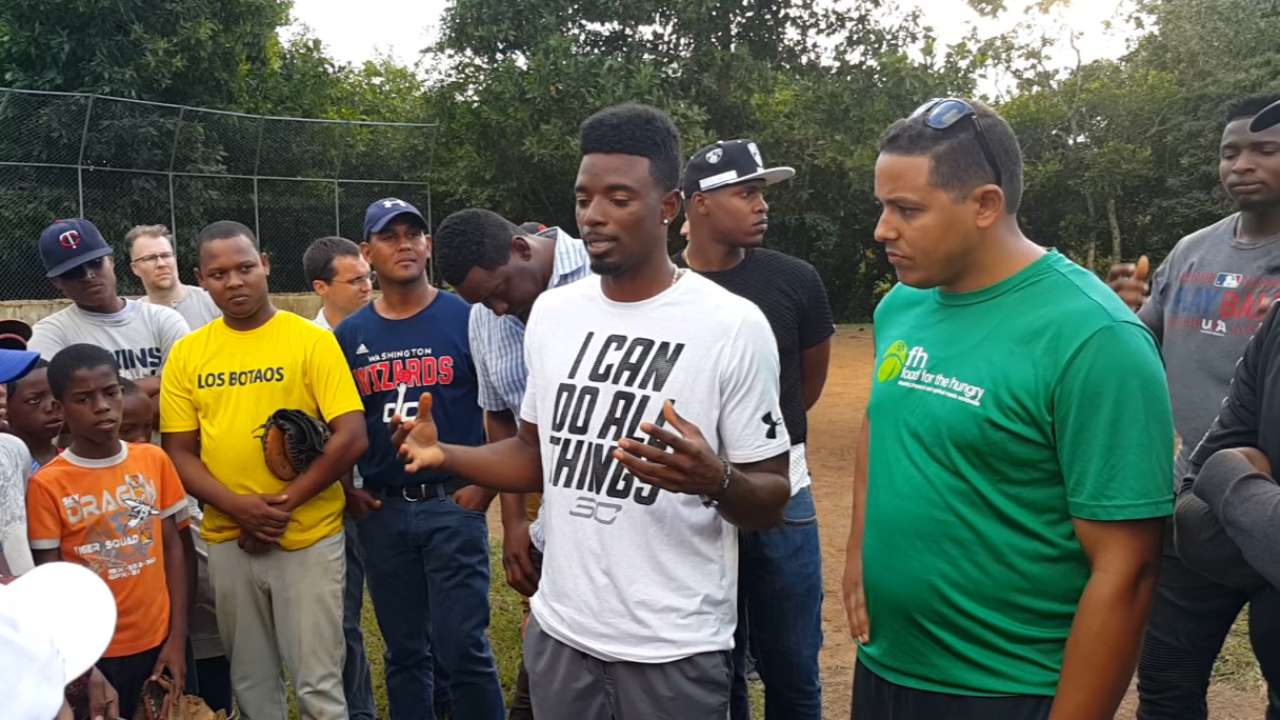 MLB players help launch DR hunger initiative