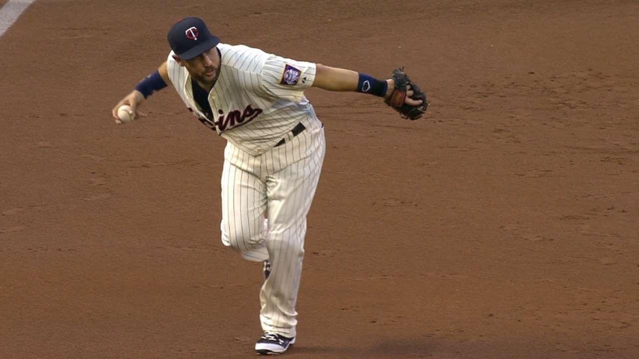 A's, Plouffe agree to 1-year contract
