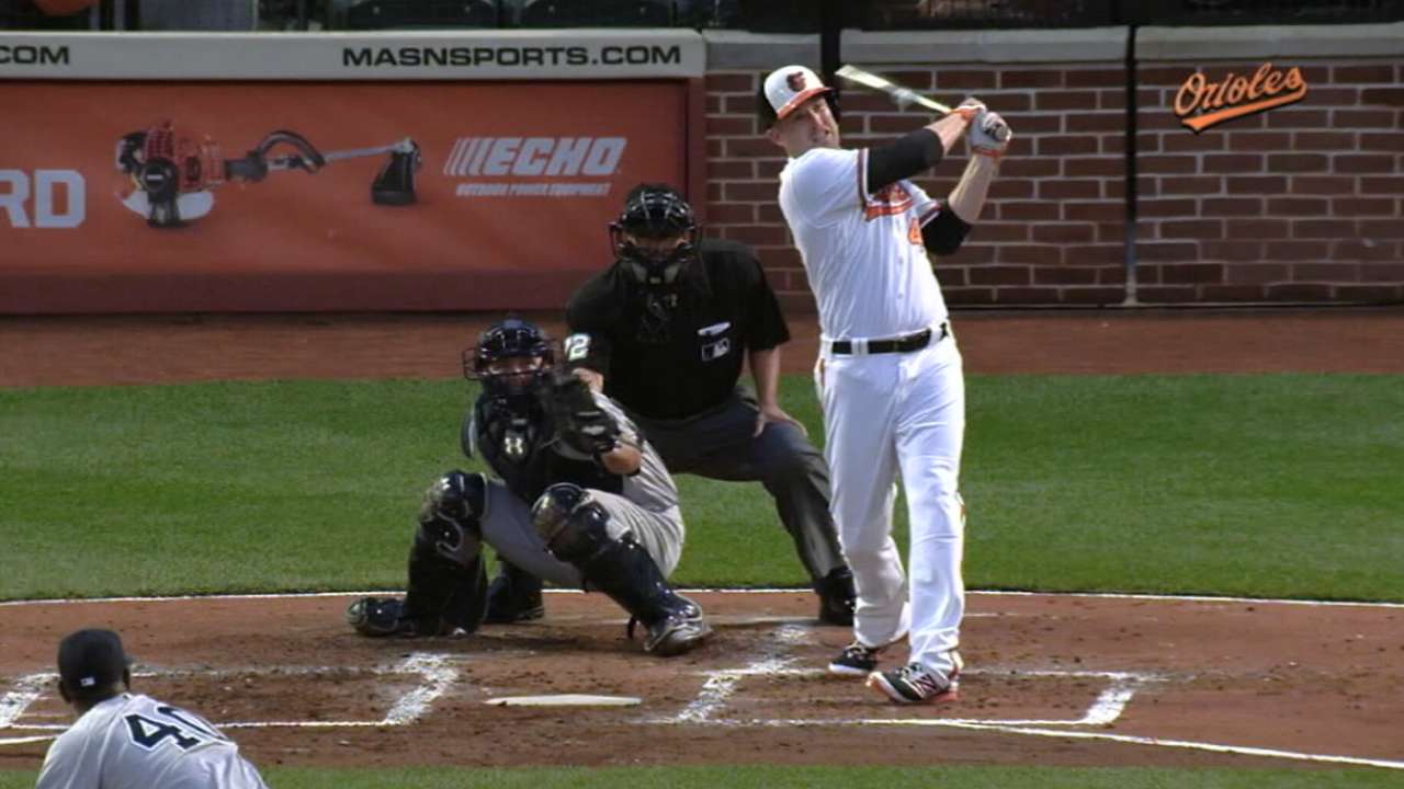 Orioles re-sign Trumbo to 3-year deal