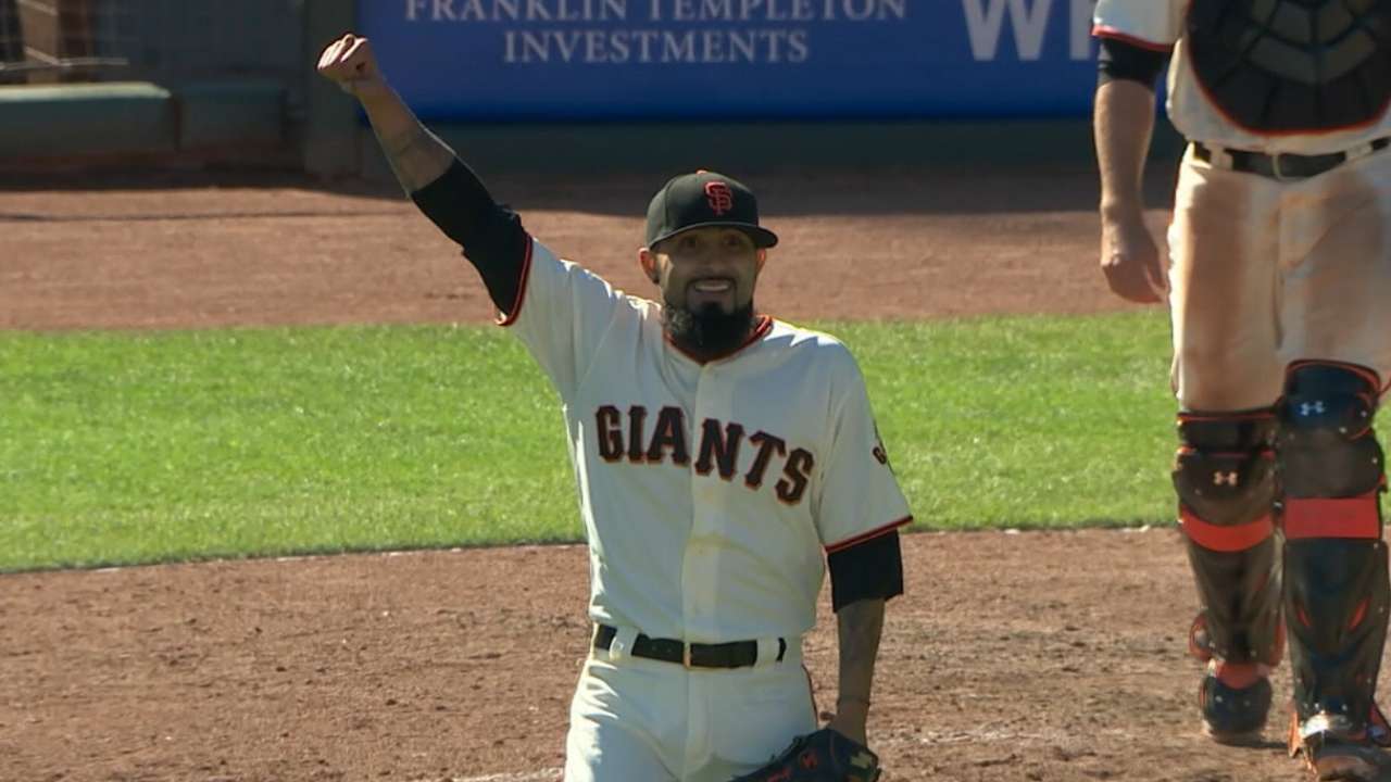 Dodgers agree to deal with setup man Romo