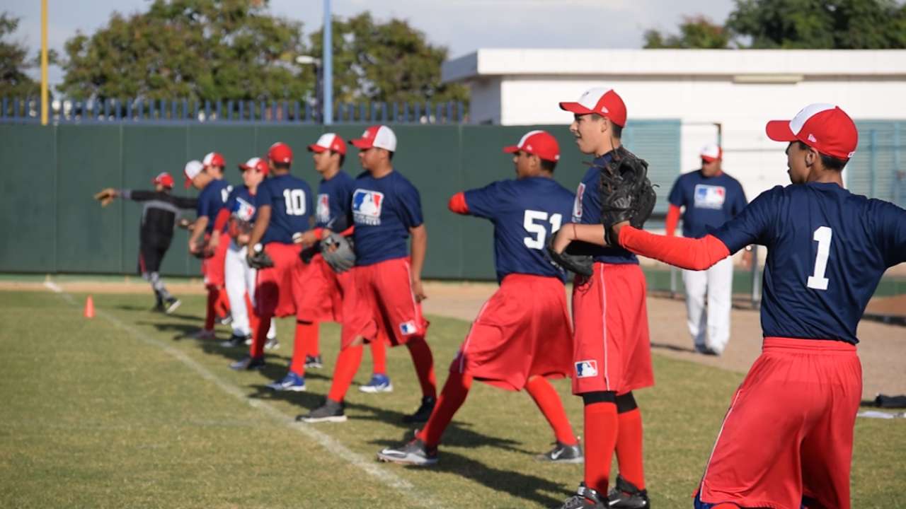 Academia de MLB en Culiacán ayuda a fomentar el béisbol en México