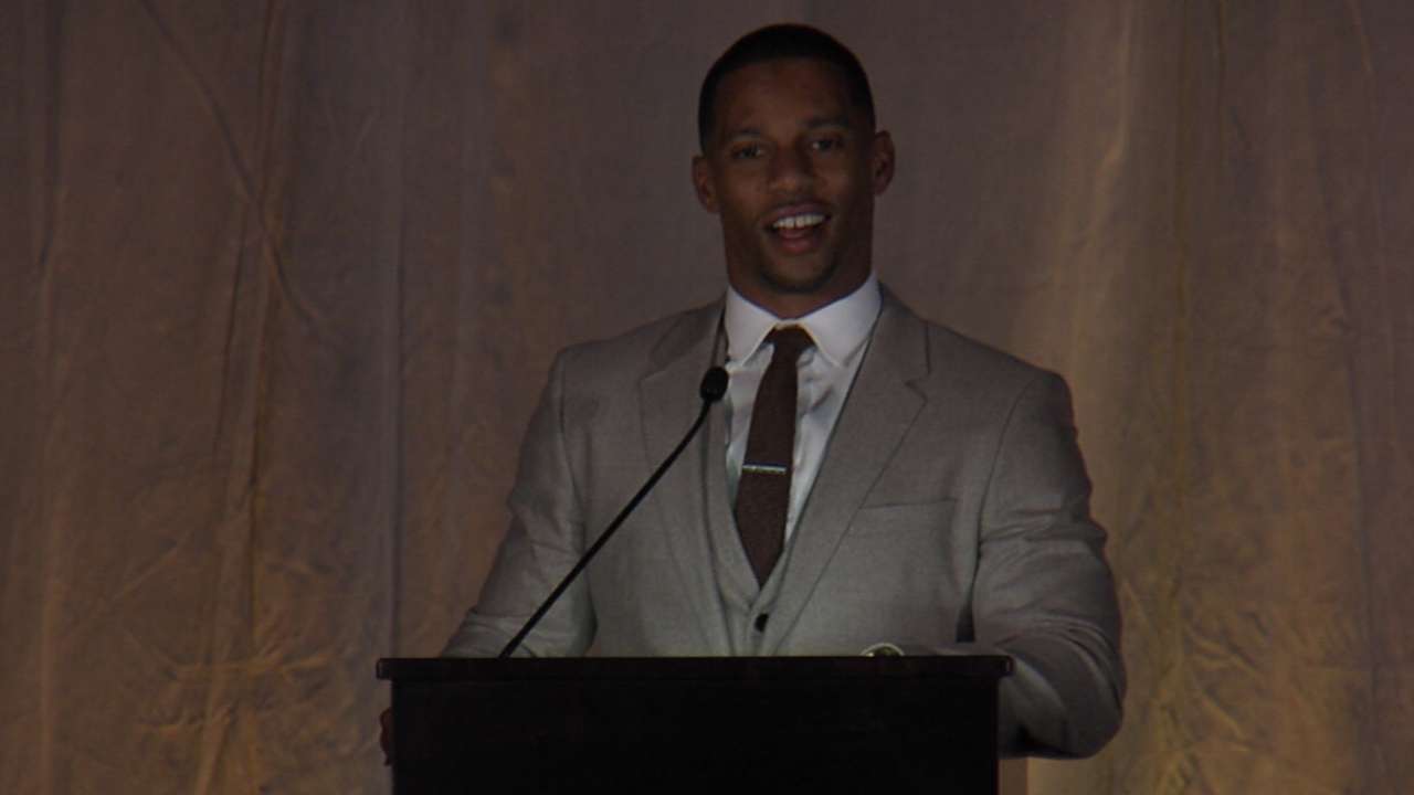 Cruz receives Munson award
