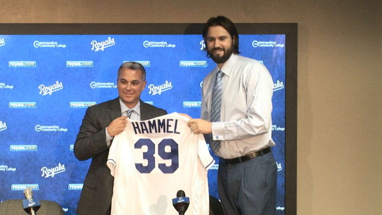 Hammel inks two-year deal with Royals