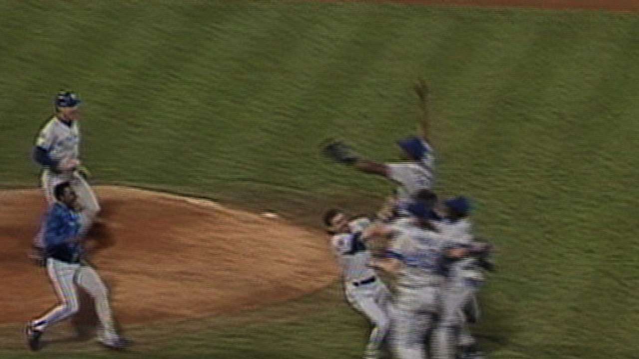 '92 WS, GM 6: Blue Jays win it!