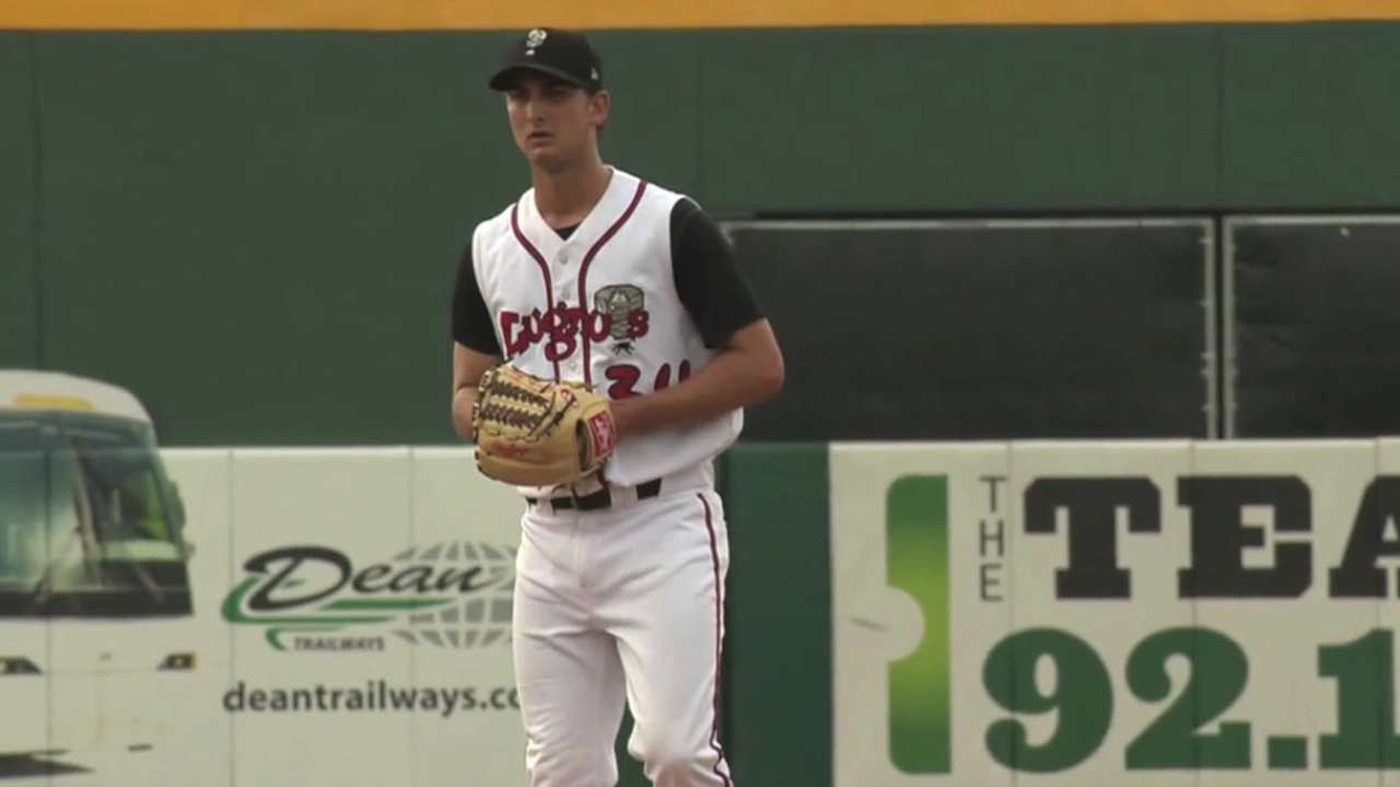 Mariners bolster pitching depth, trade for De Jong