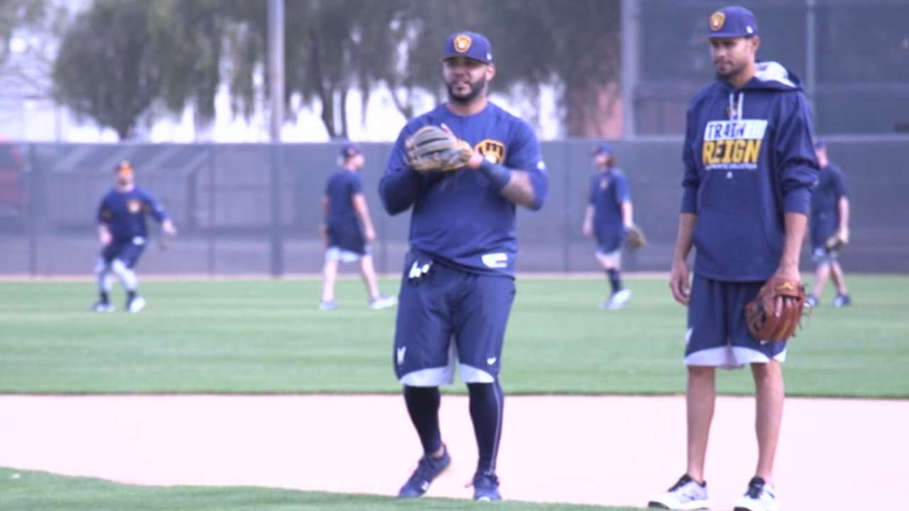 Brewers reportedly offer extension to Villar