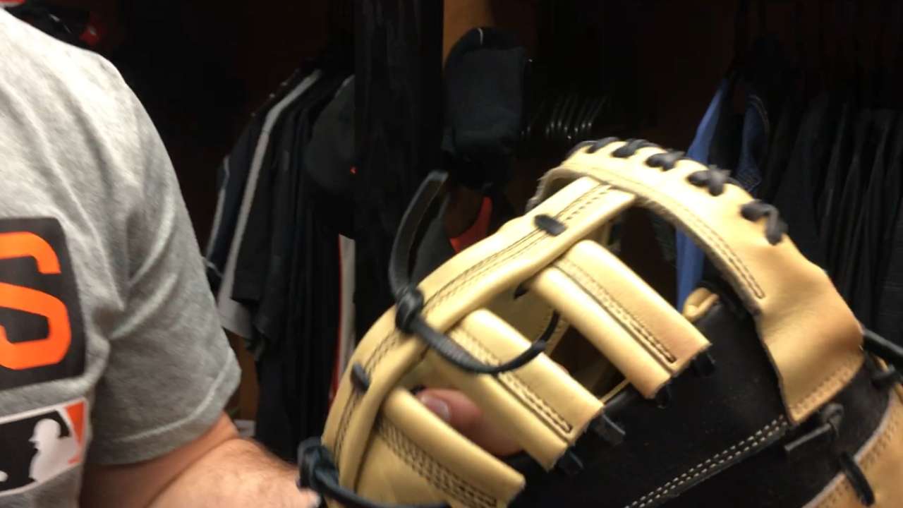 Happy Glove Day: Giants get new leather