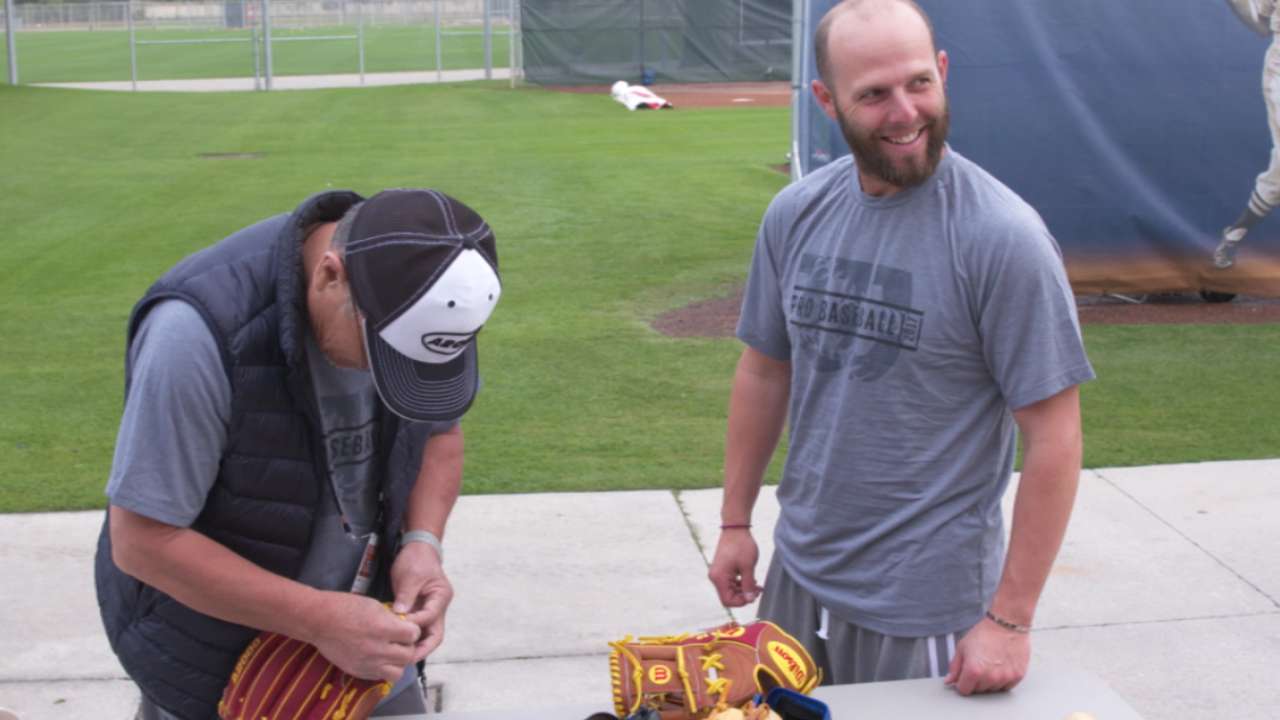 Pedroia receives Wilson Glove