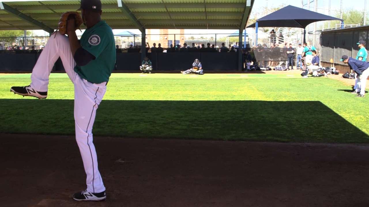 Mariners get what they wish for on Glove Day