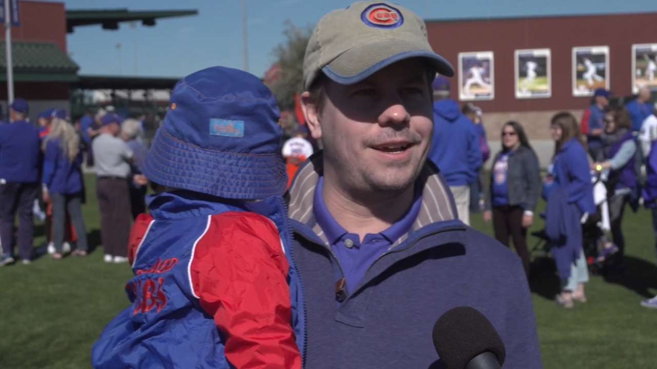 Cubs fans converge on Mesa for trophy rally