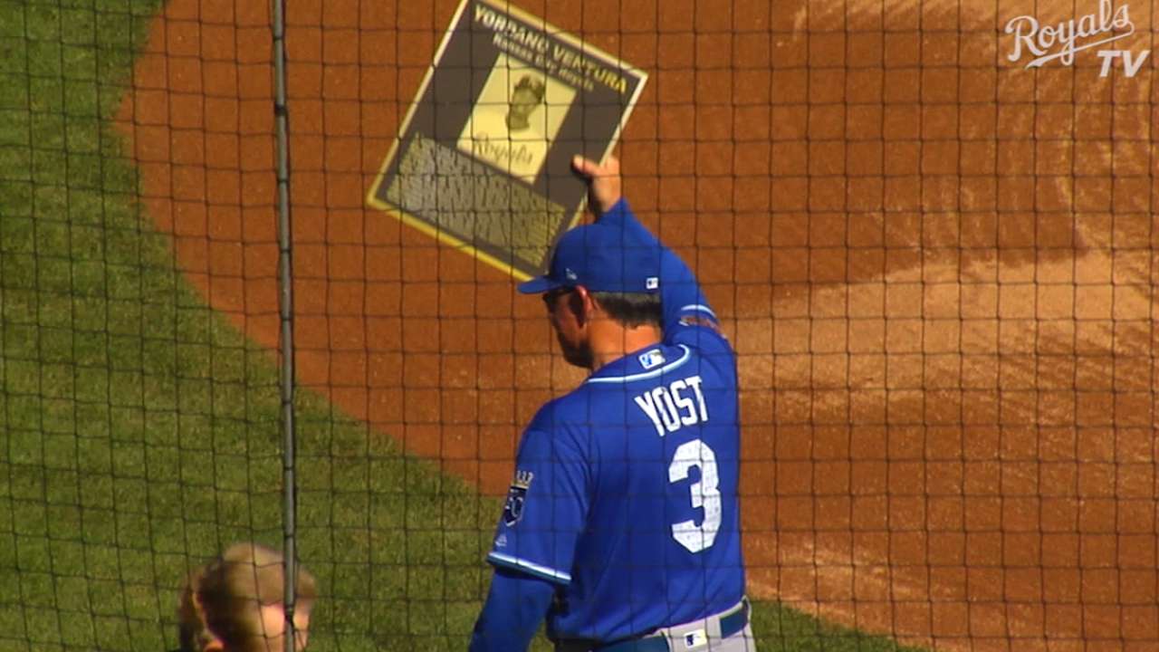 Royals honor Ventura at Cactus opener