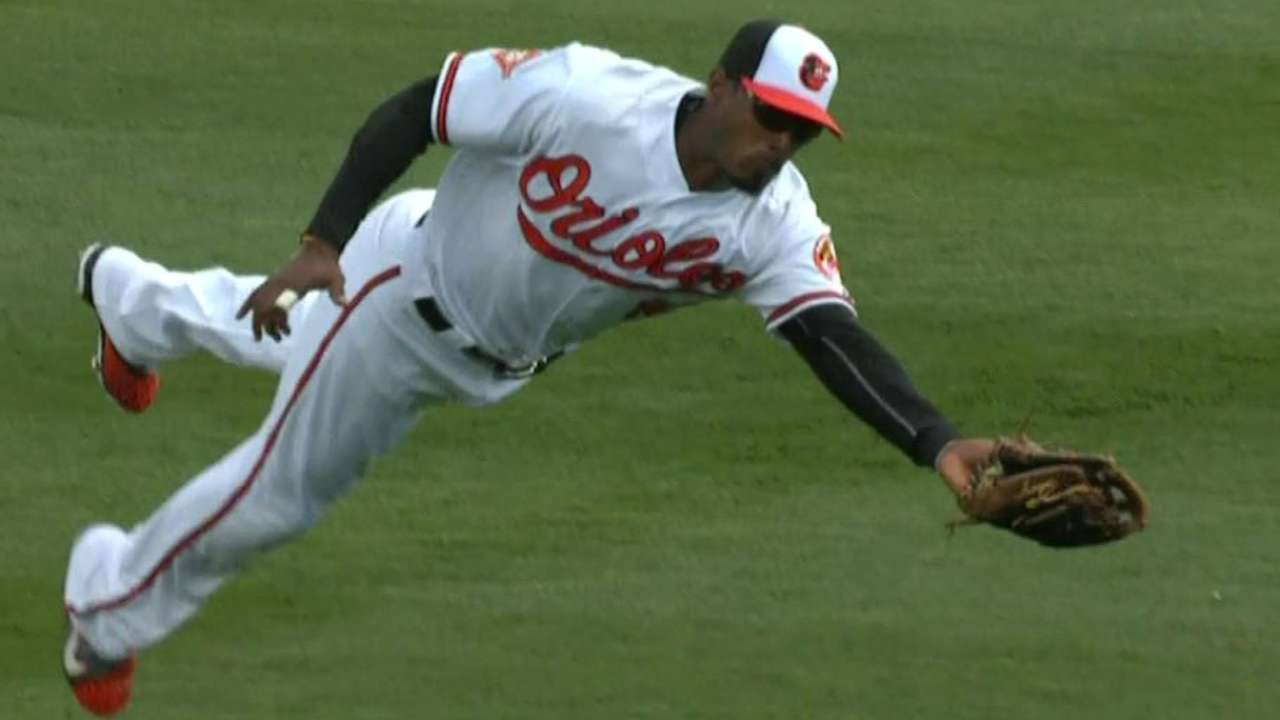 Jones' nice diving catch