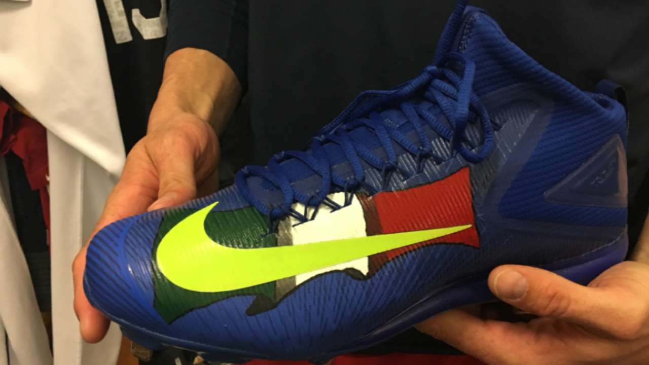 If the shoe fits: Artsy Delabar colors up cleats