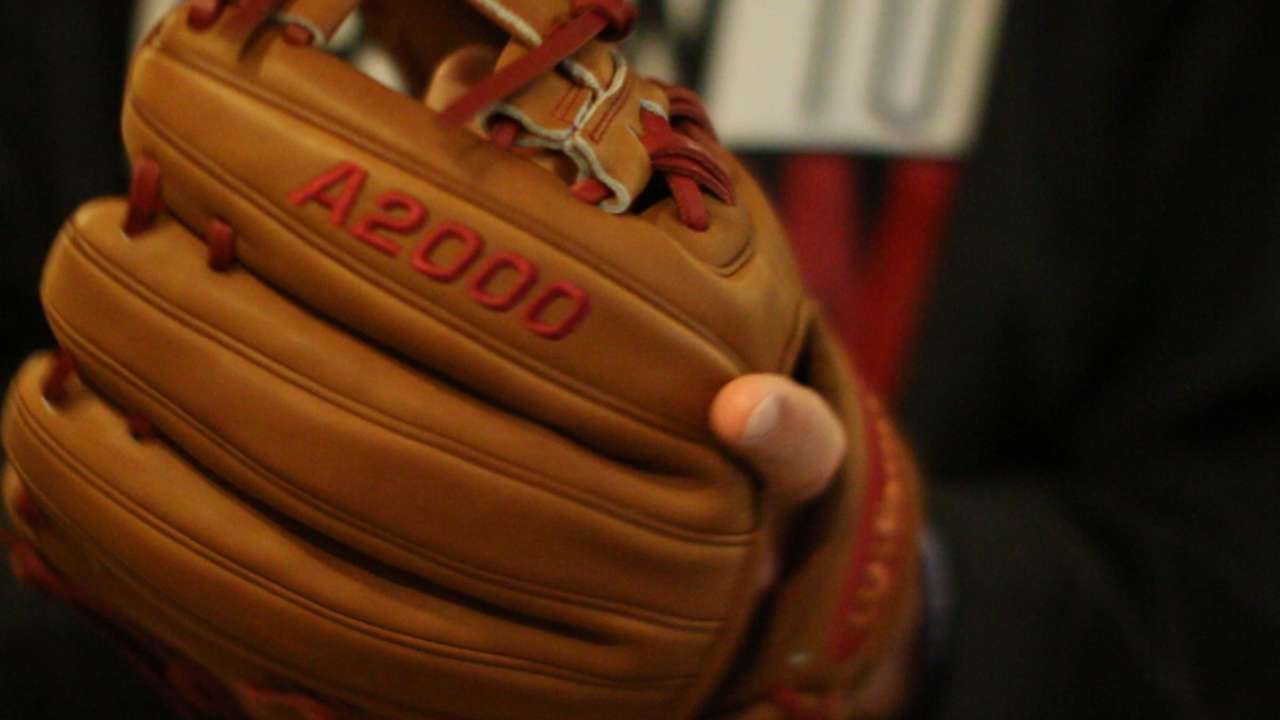 D-backs participate in Glove Day