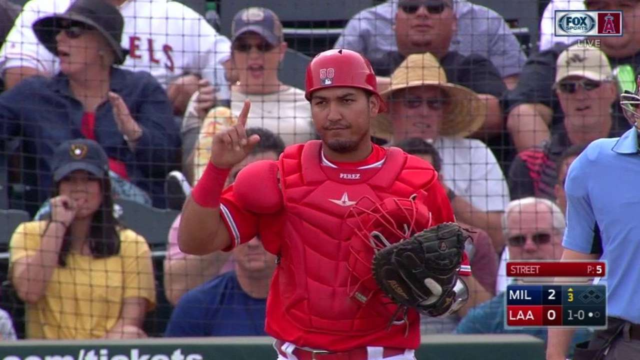 Perez throws out Broxton