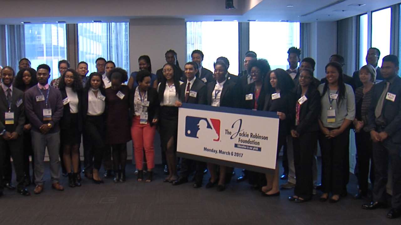 Robinson scholars soak up lessons at luncheon