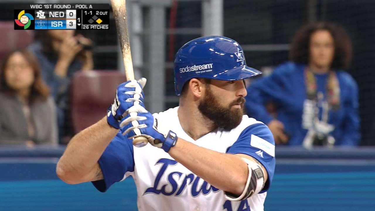 Decker mashes single to left