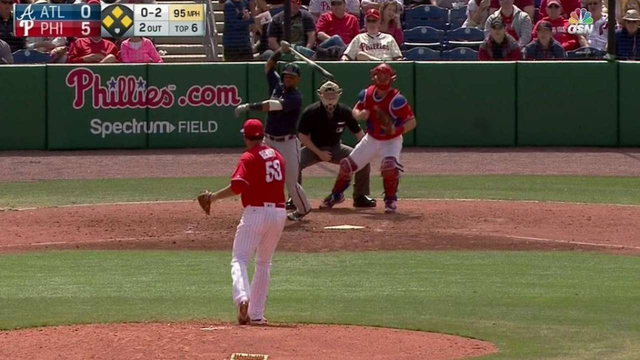 Benoit tabbed to close for Phillies
