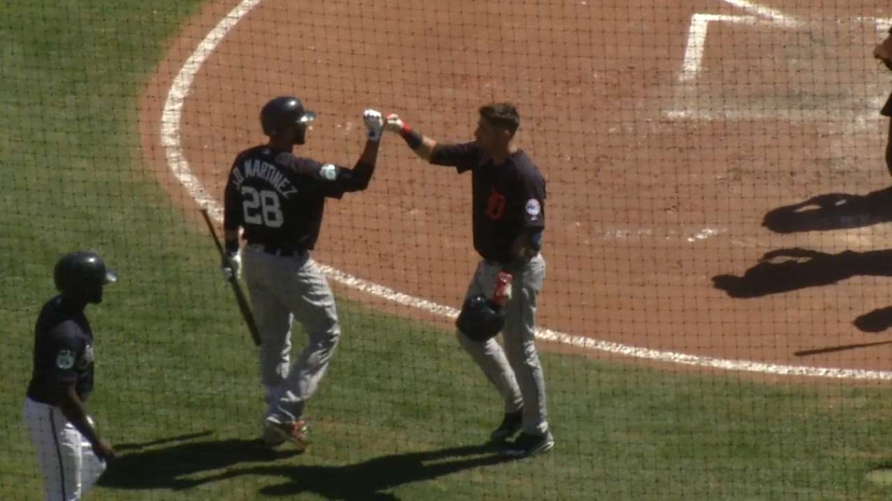 Castellanos, Jones homer, Norris solid vs. Braves
