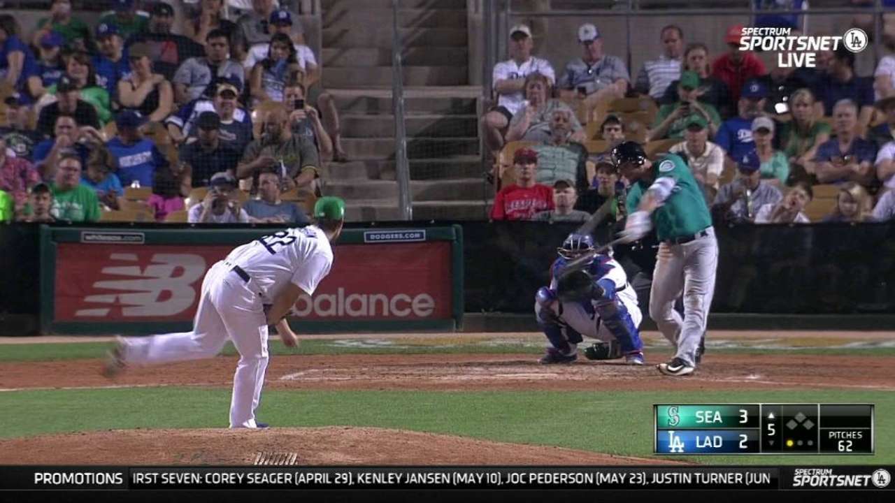 Mariners belt three home runs off Kershaw