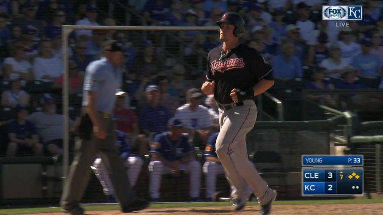 Diaz's broken-bat RBI single