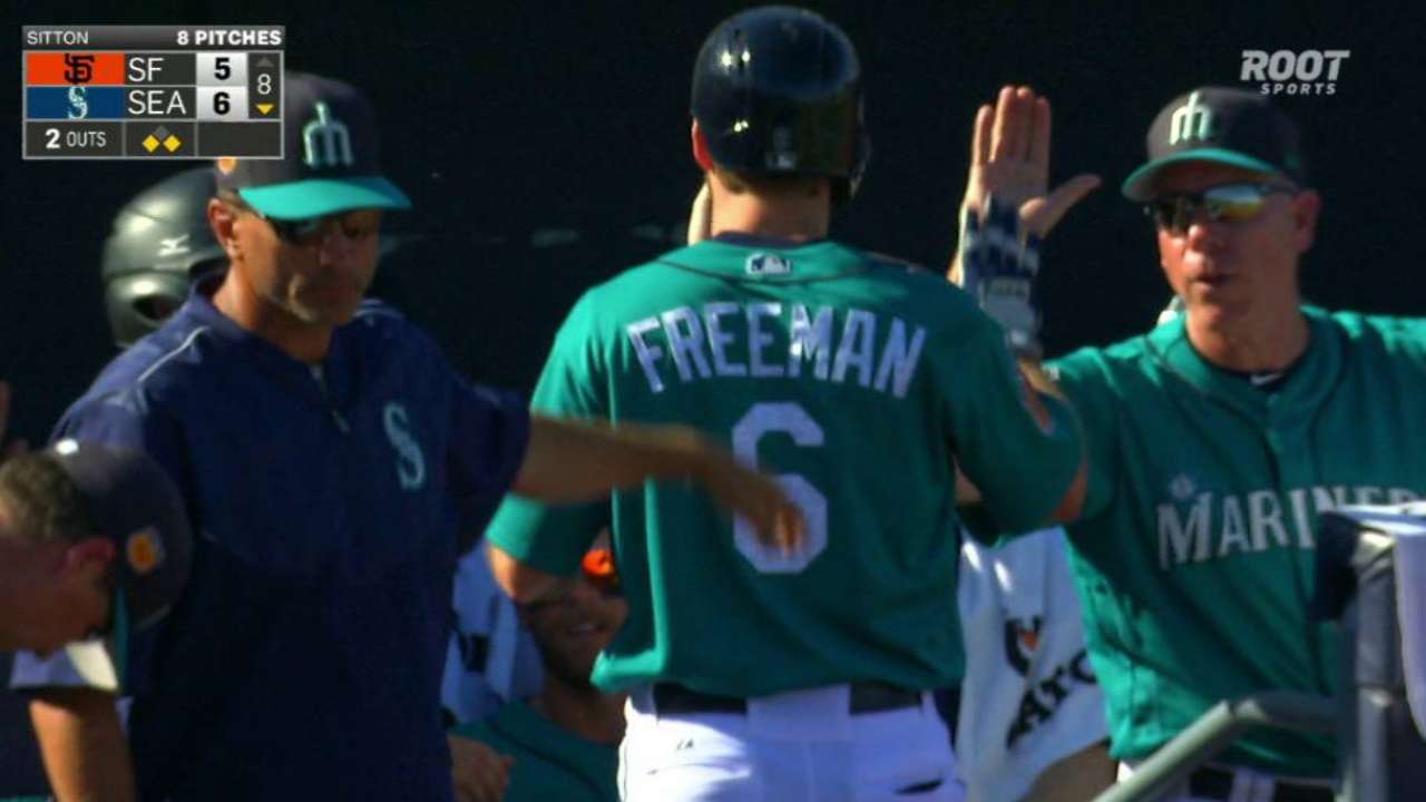 Mariners rally with 3-run 8th to beat Giants
