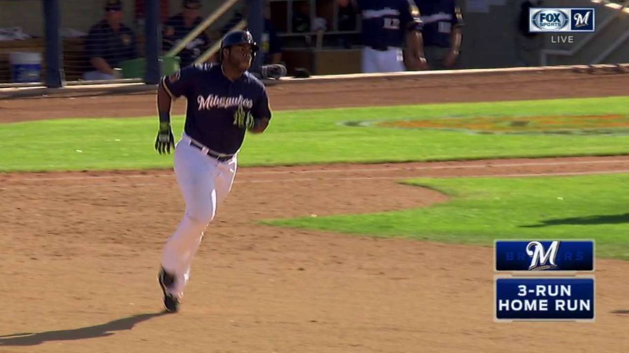 Jesús Aguilar se queda en Milwaukee tras brillante primavera con el bate