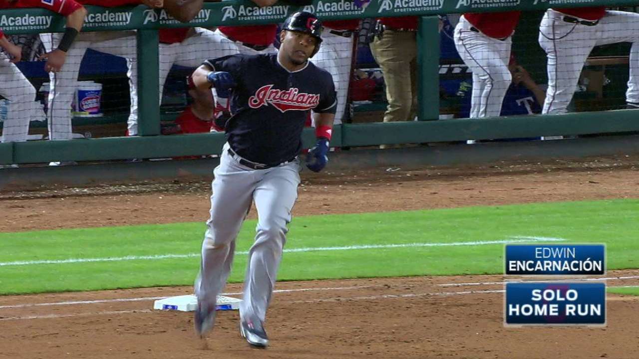 La firma de Edwin Encarnación ya les rindió dividendos a los Indios