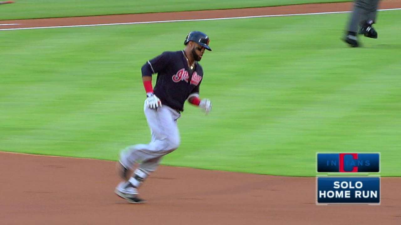 Carlos Santana e Indios le repitieron la dosis a Rangers