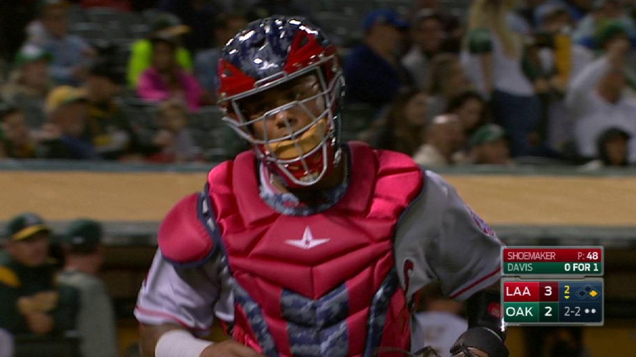 Maldonado picks off Semien