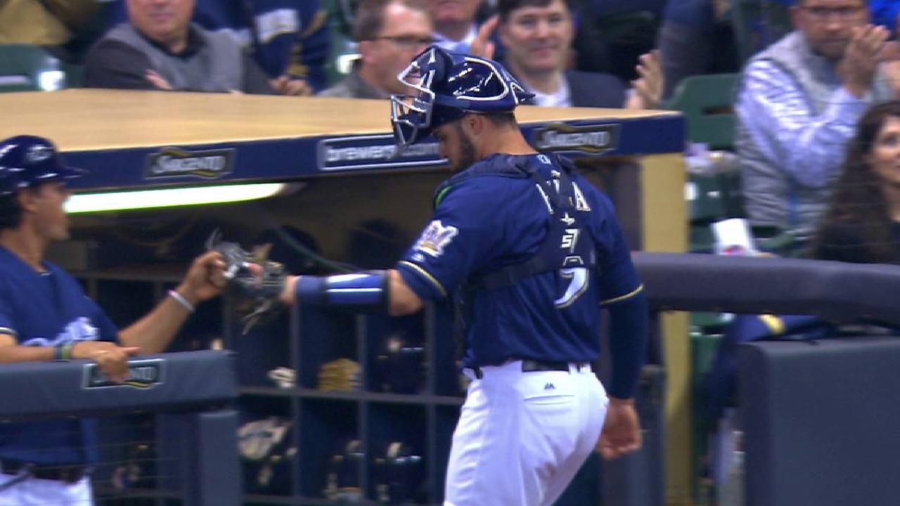 Pina throws out Parra at second
