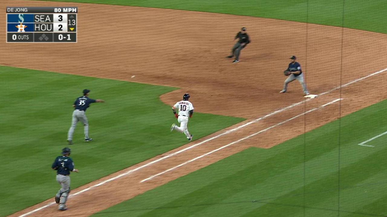 De Jong forces groundout