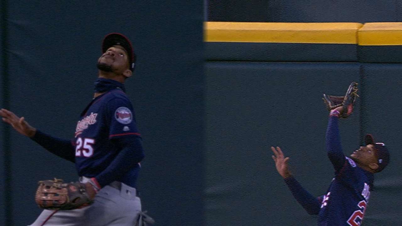 Leather goods: Twins outfield comes up big
