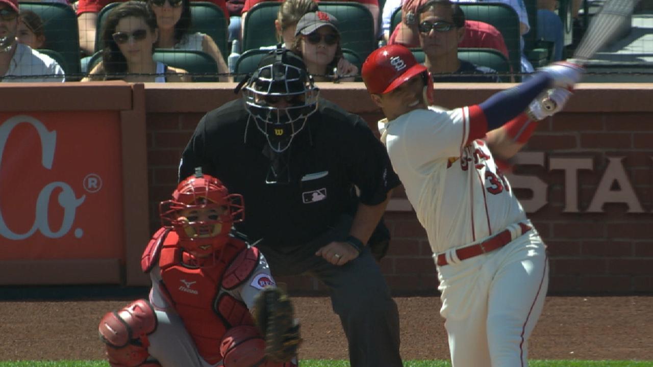 Díaz suena dos jonrones, Cardenales doblegan a Rojos