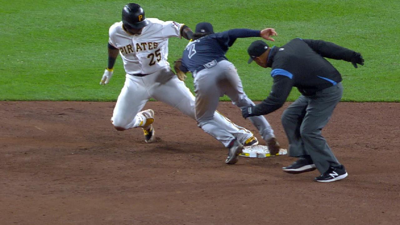 Polanco descifra a Dickey y Piratas se imponen a los Bravos