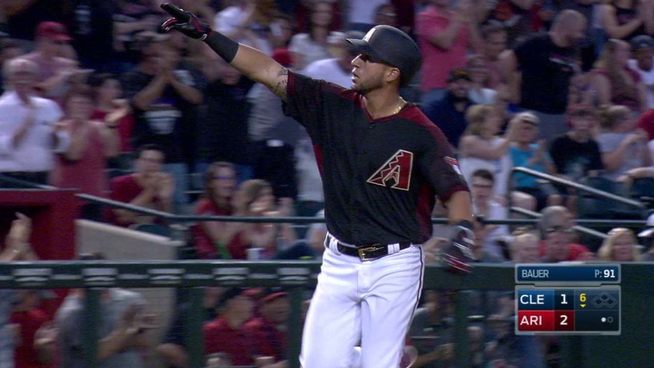 Diamondbacks aplastan a los Indios con par de rallys tardíos